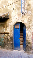 Fototapeta na wymiar Entrance door in the medina of Essaouira, Morocco