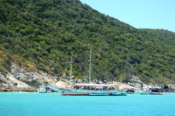 Fototapeta na wymiar Blue sea in Brazilian tropical paradise, Arraial do Cabo. With boats in the background