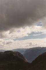 Obraz premium clouds over the mountains