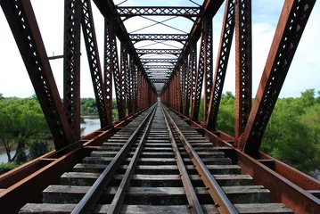 Fototapete Rund Bahngleis auf Brücke © IFerrari