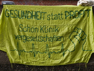 Gesundheit statt Profite Schild 