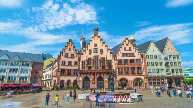 The Römerberg Square is Frankfurt’s busiest and most beautiful market square. Time lapse hyperlpase of town hall. People walking in front of Town hall in old town. Romer Town Square. Frankfurt skyline