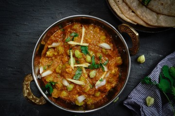 Green Chana Masala with Roti/ Hare channe ki sabzi
