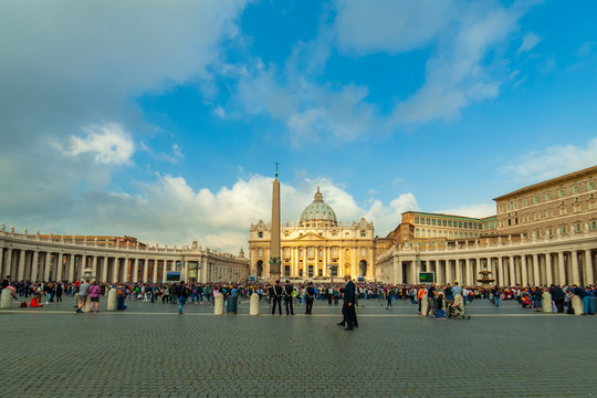 La Basilica di San Pietro in Piazza San Pietro, Roma, durante un'udienza generale di Papa Francesco