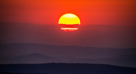 Obraz premium banner of sunrise or sunset over misty hills