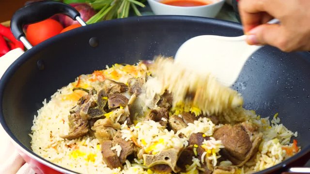 4k real time cooking arab rice mandi in the pan