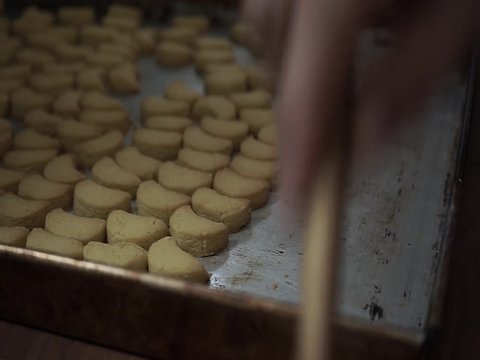 process of making putri salju, an indonesian typical eid cookies