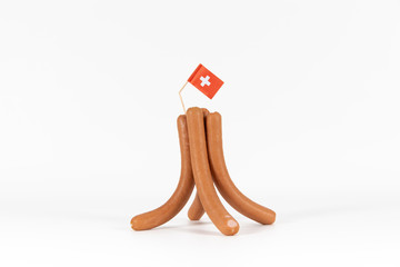 Wiener Würstchen mit schweizer Flagge isoliert