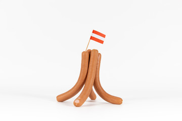 Wiener Würstchen mit Österreich Flagge isoliert