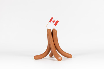Wiener Würstchen mit gebrochener Kanada Flagge