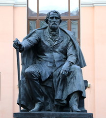 Fototapeta premium Monument to Russian writer Turgenev, Staro-Manegniy garden, St. Petersburg, Russia August 2018