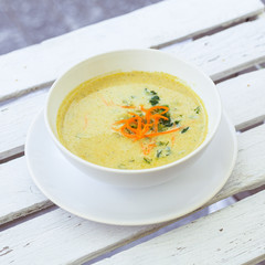 Zupa warzywna, pyszne zdrowe jedzenie.