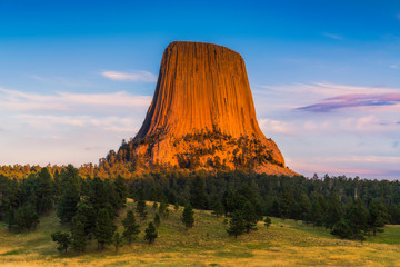 beautiful devil tower at sunset wyoming,usa. - obrazy, fototapety, plakaty