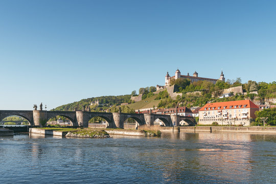 Festung Marienberg und alte Mainbr&uuml;cke in W&uuml;rzburg