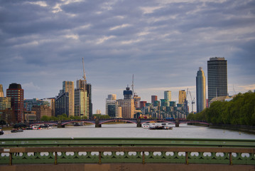 Fototapeta premium Vista panoramica de Londres en el puente de Westminster. Inglaterra.