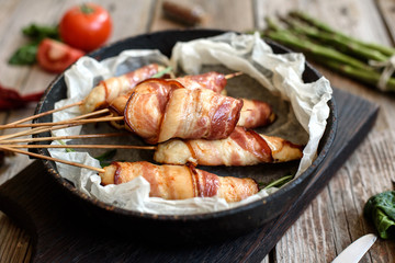 Roll with bacon and chicken mince on a stew with fresh asparagus