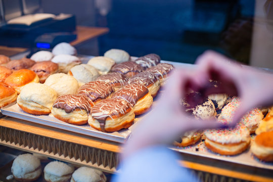 Kocham jeść Pączki w Tłusty Czwartek
