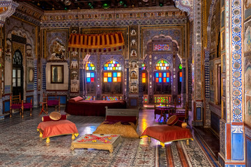 Obraz premium Takhat Vilas (Maharaja Takhat Singh's Chamber) decorated room in Mehrangarh fort. Jodhpur, Rajasthan, India