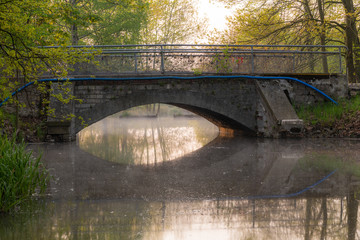 Fototapeta premium Murowany most w parku świerklańskim