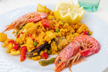 Paella mit Meeresfrüchten 