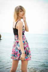 chica playa vestido