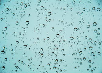 gotas de agua en el cristal después de la lluvia