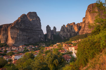 the up town of Kastraki, is standing right at the feet of the famous rocks of meteora