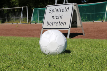 Symbolbild für eine abgesagte bzw. beendete Saison im Fußball