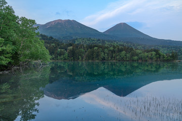 北海道オンネトー静寂の湖の世界