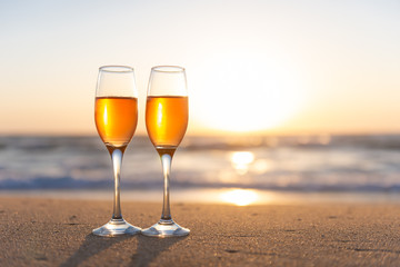 夕日とワイングラス