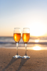 夕日とワイングラス