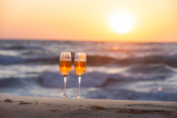 夕日とワイングラス