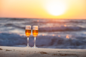 夕日とワイングラス