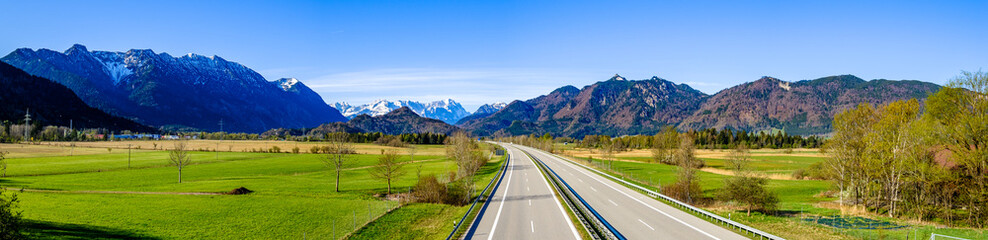 Fototapeta na wymiar highway at the european alps