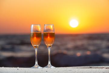 夕日とワイングラス