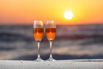 夕日とワイングラス