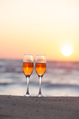 夕日とワイングラス