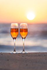 夕日とワイングラス