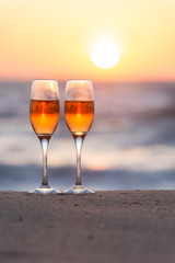 夕日とワイングラス