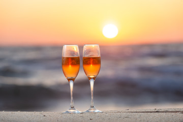 夕日とワイングラス