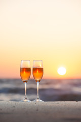 夕日とワイングラス