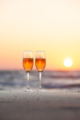 夕日とワイングラス