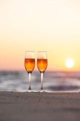 夕日とワイングラス