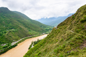 China, Yunnan Sheng, Diqing Zangzuzizhizhou, Wanderung (2 Tages Tour) zur Tigersprung-Schlucht des Jangtse Flusses, Wanderweg auf dem Berg neben dem Jangtse