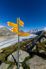The hiking directions pointer to "glacier view point" pointing directly at the glacier Great Aletsch (Aletschgletscher) 