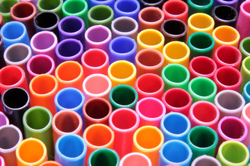 colori con tappi di pennarelli, 