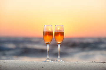 夕日とワイングラス