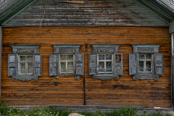 старый дом, деревянные окна, север. фактура. 
