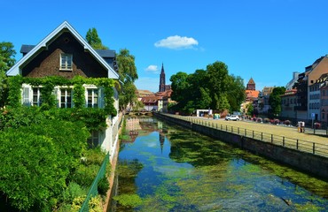 Fototapeta na wymiar Ile River Embankment and the ancient architecture of Strasbourg