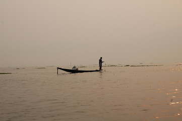 Naklejka premium Pescador en Inle lake